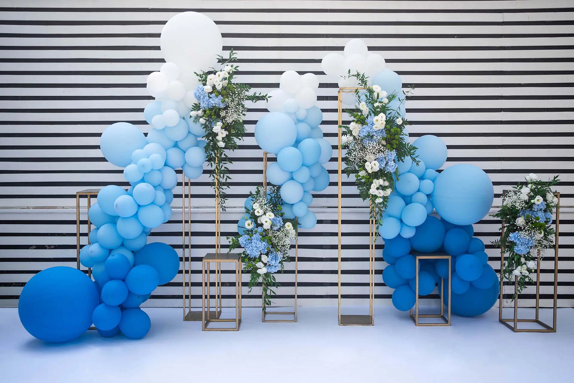 How to Mix Balloons with Other Party Decorations for a Cohesive Look