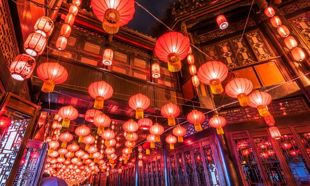 The History of Balloons: From Novelty to Party Essential