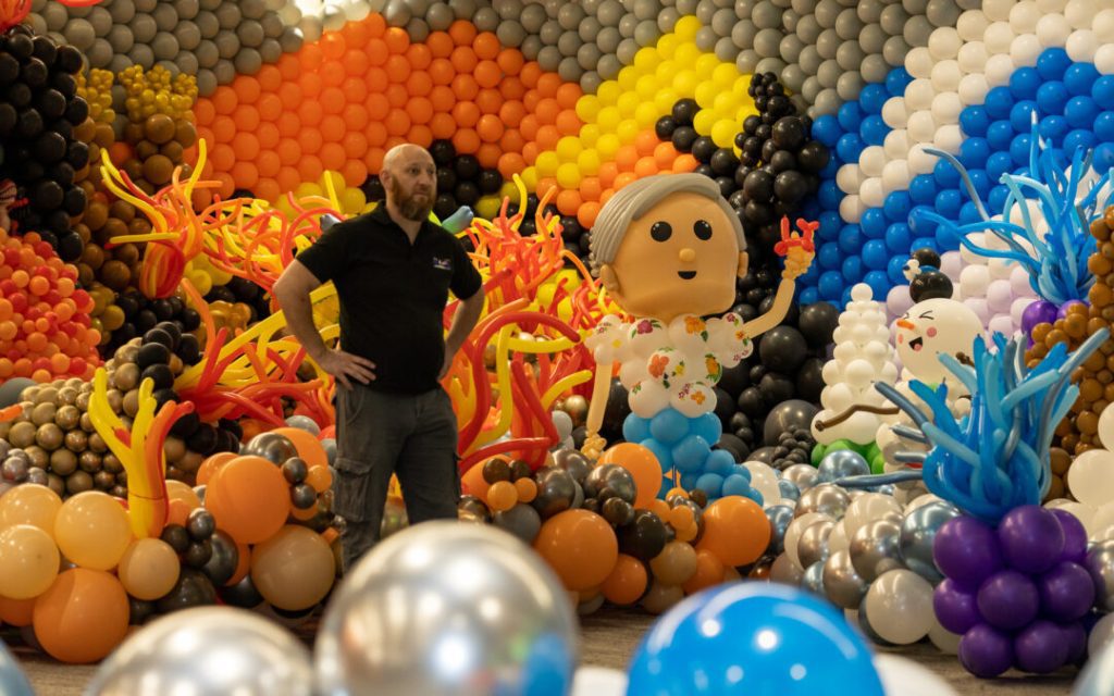 Leveraging Online Platforms for Wholesale Balloon Distribution 