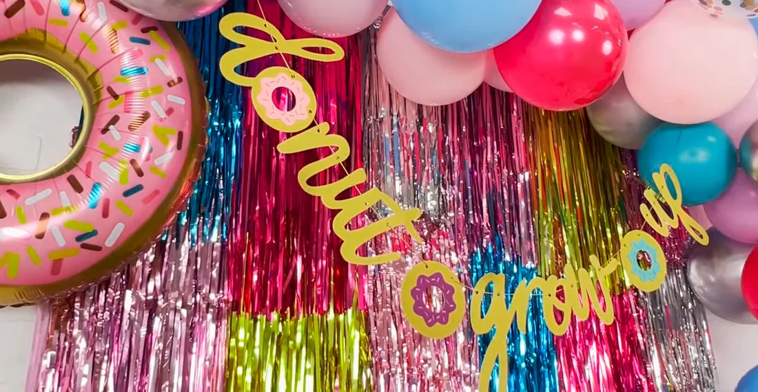 How to Mix Balloons with Other Party Decorations for a Cohesive Look