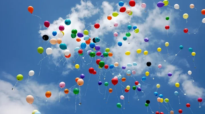 The Science Behind Floating Balloons – How Temperature & Environment Affect Balloon Performance