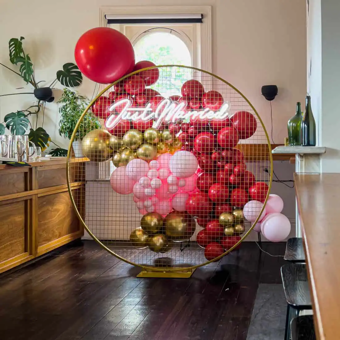 How to Mix Balloons with Other Party Decorations for a Cohesive Look